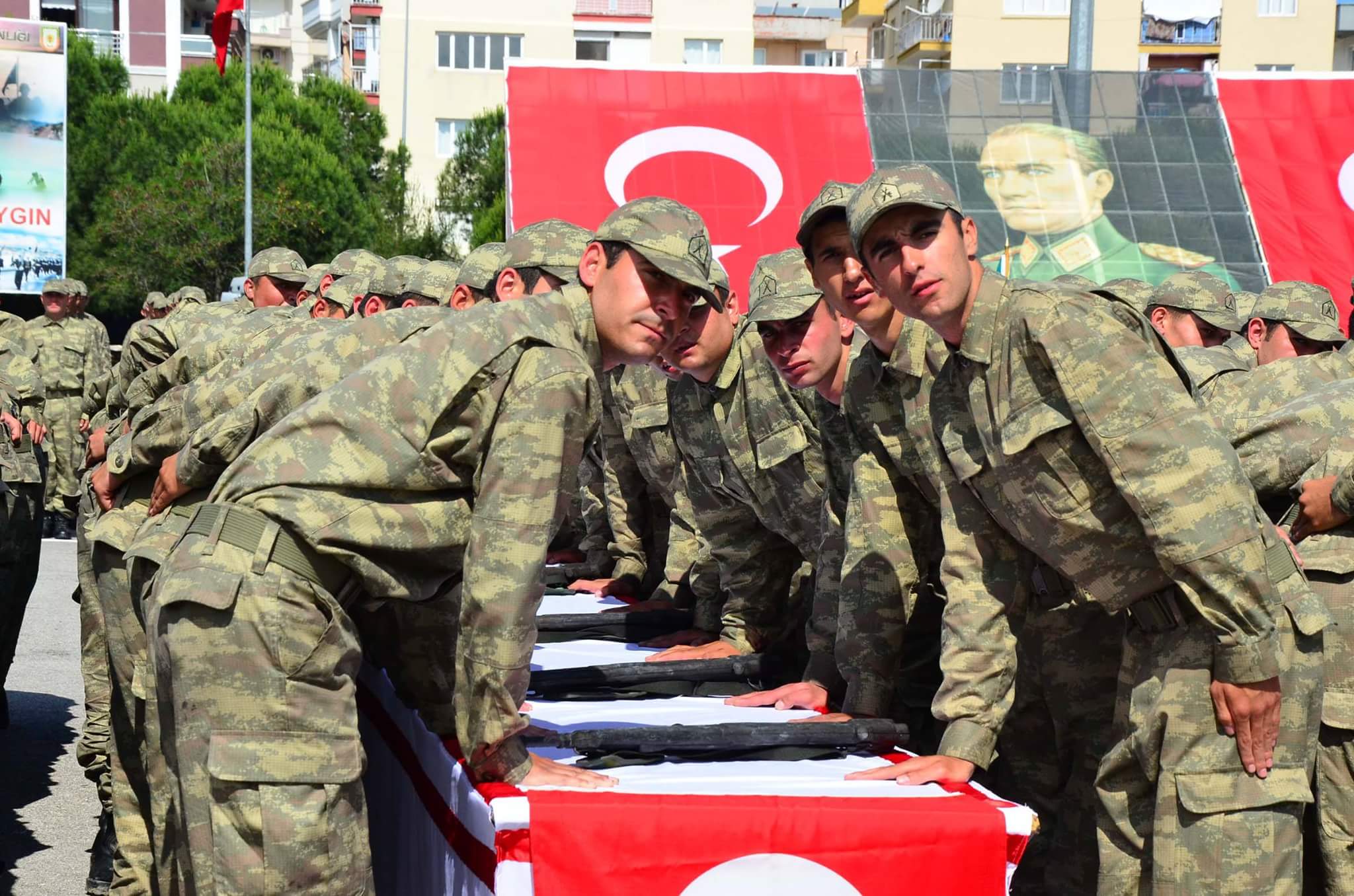 Kınalı Kuzular Asker Yolcusu