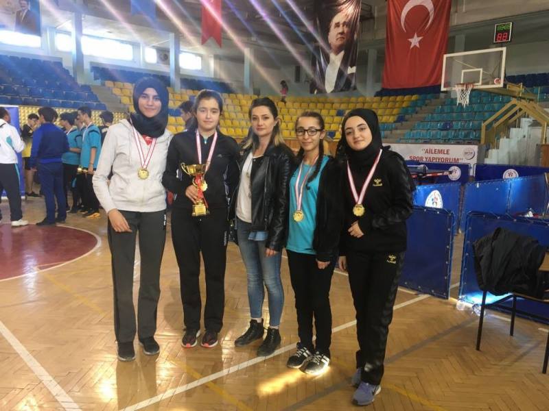 Masa Tenisinde İl Birincisi Oldular