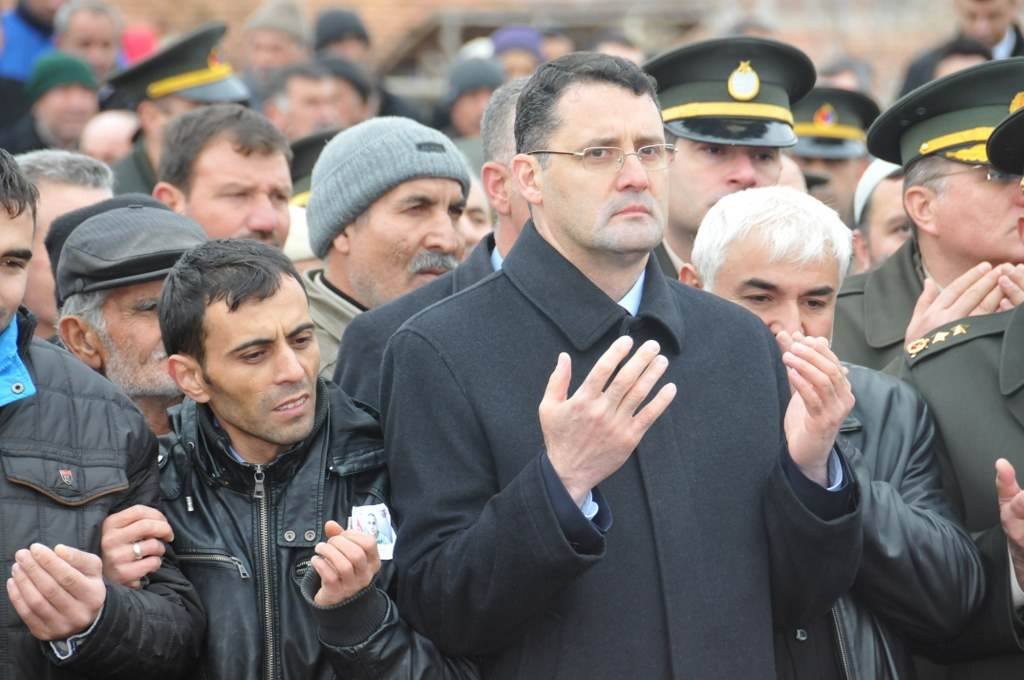Bayrak İnmeyecek Ezan Susmayacak