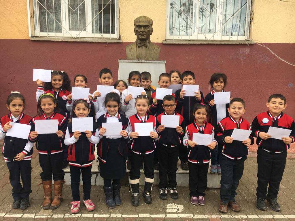 MİNİKLERDEN ASKER ABİLERİNE DUYGU DOLU MEKTUPLAR