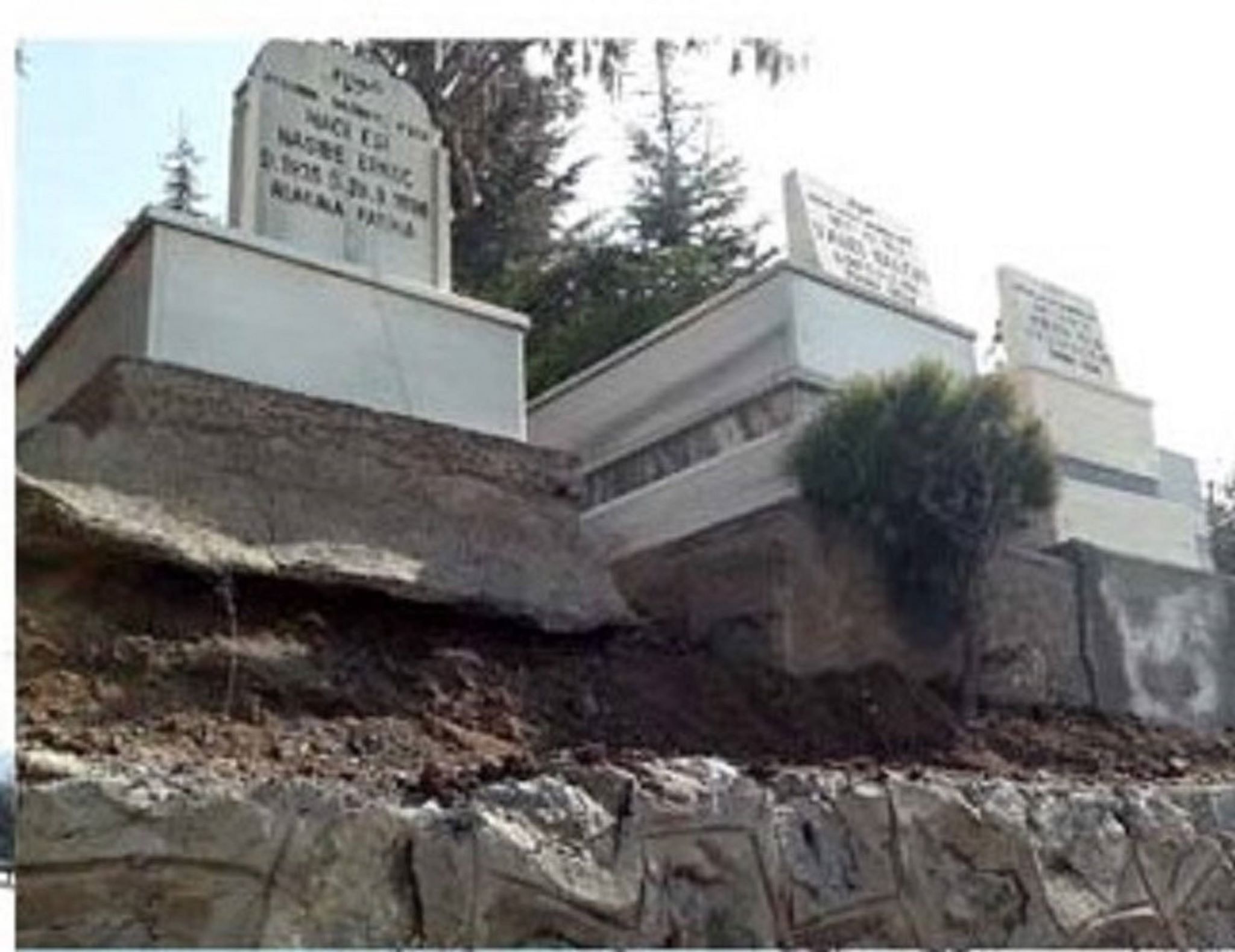 KIRIKKALE MEZARLIĞINDA TEHLİKE GELİYORUM DİYOR..?