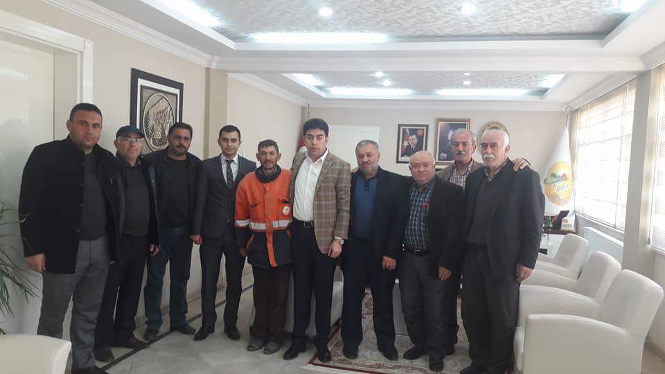 Başkan Özdem’den Başarılı Personel’e Altın