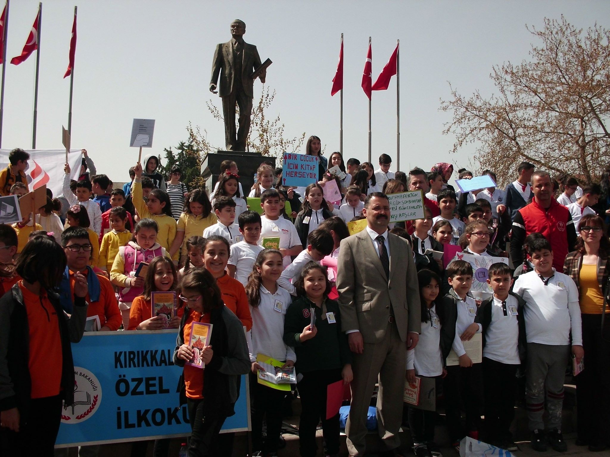 VALİ HAKTANKAÇMAZ, KİTAP OKUMAYAN GELECEĞİ GÖREMEZ