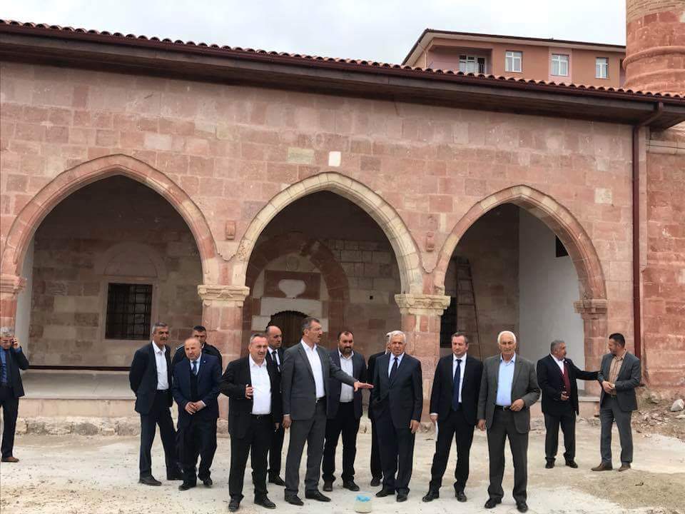 Projeleri İnceledi
