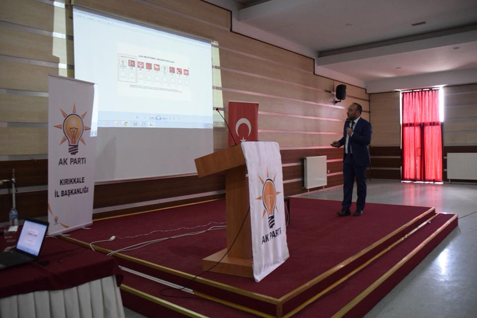 AK PARTİ TEŞKİLAT DEĞERLENDİRME TOPLANTISI YAPTI