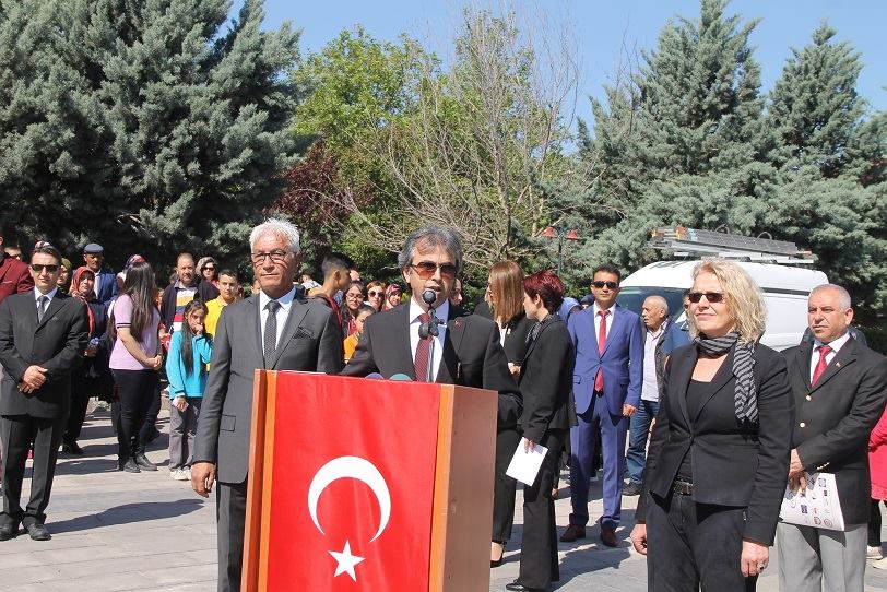 Tüfekçi, Çocuklar Sizler Bizim Geleceğimizsiniz
