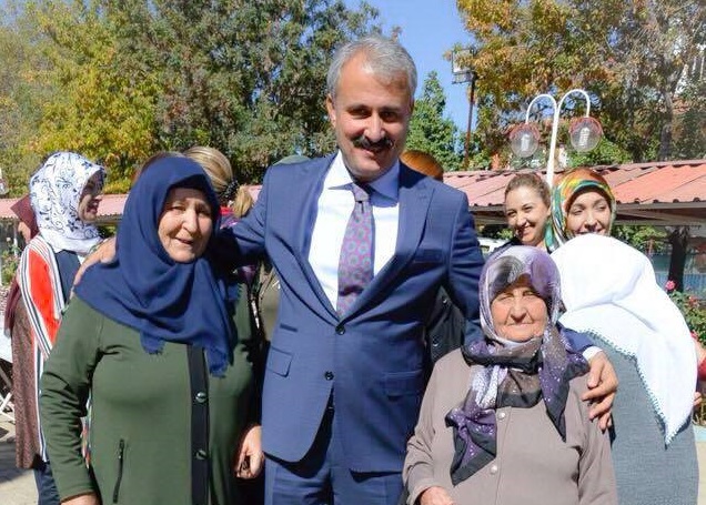 ANNELERİMİZ BAŞIMIZIN TACIDIR