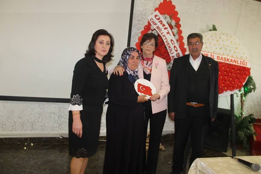 Anneler Bir Güne Sığmaz