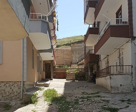 Balkondan Düşen Çocuk Yaralandı