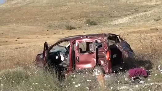 Kırıkkale’de Araç Tarlaya Devrildi 1 Ölü 4 Yaralı