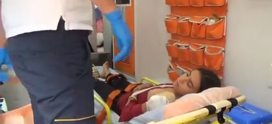 Demir Parmaklıkların Üzerine Düştü
