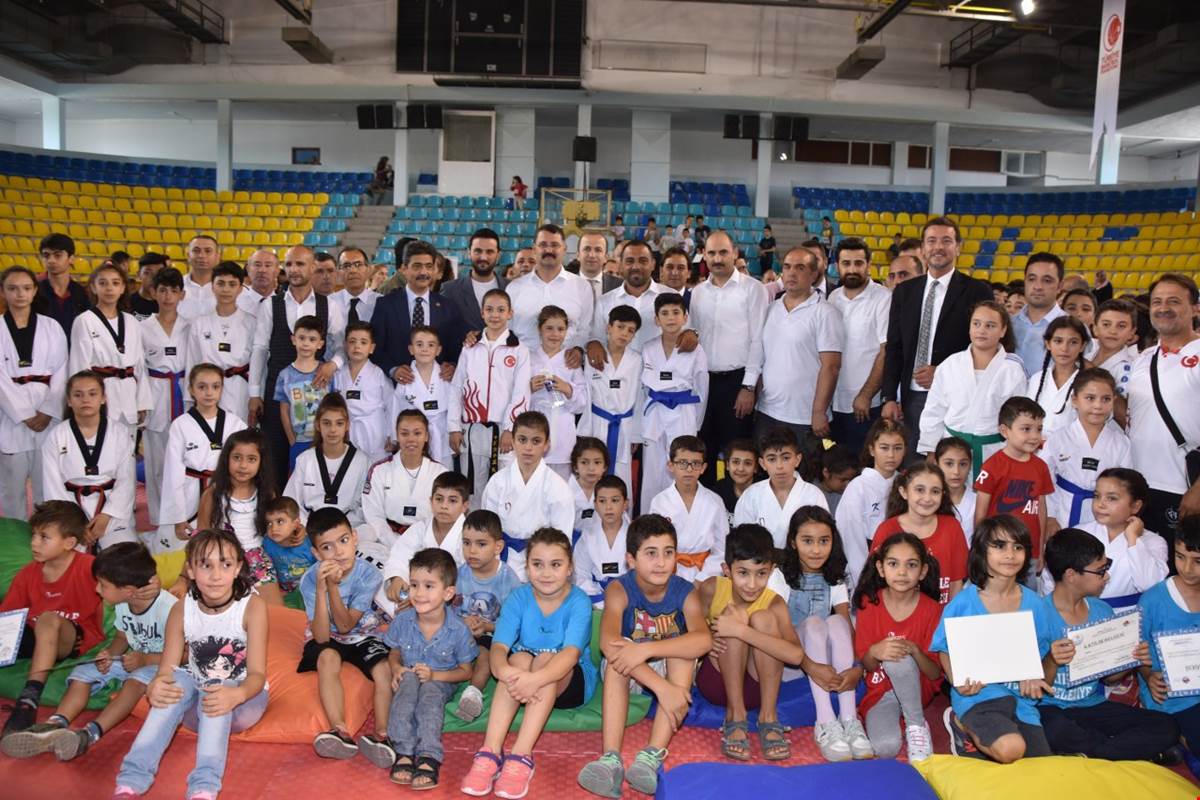Yerlikaya, Gençlere Deneyimlerini Aktardı