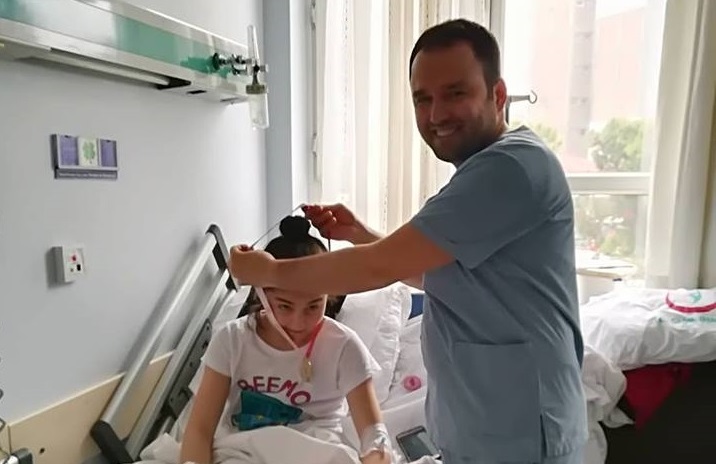 Şampiyonun Madalyasını Hastanede Doktor Taktı