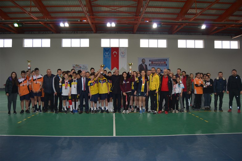 Hentbol’da Kale Şehit Ferhat Bozkurt Birinci Oldu