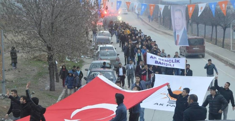 Gençlerden Tekin’e Destek Yürüyüşü