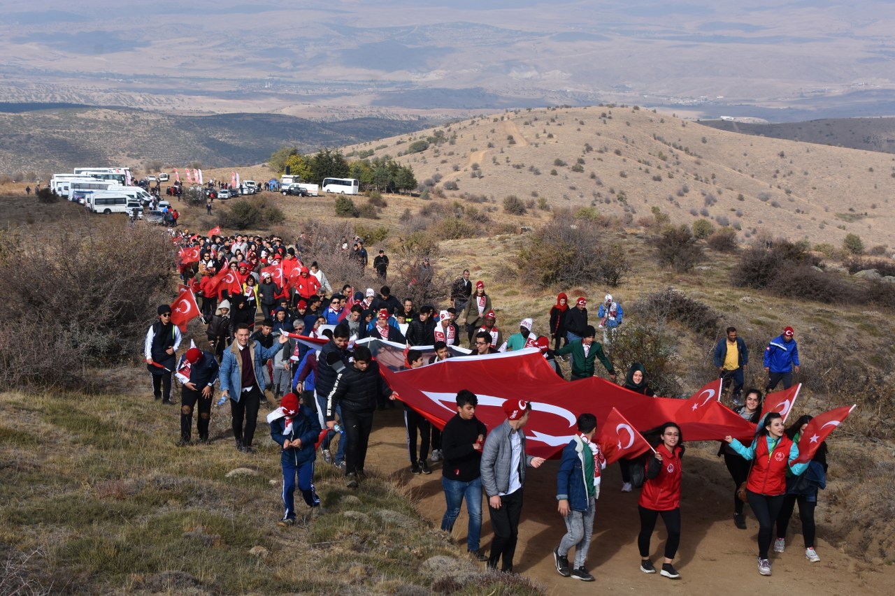 11.Geleneksel Dinek Dağı Cumhuriyet Yürüyüşü Gerçekleştirildi