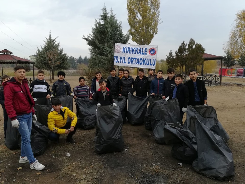 Çevre Gönüllüsü Öğrenciler