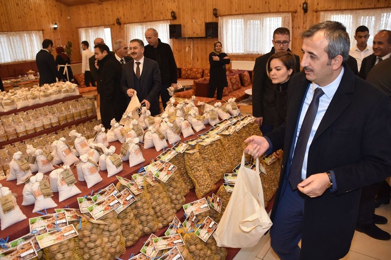 Dinek Yöresel Ürünler Satışta