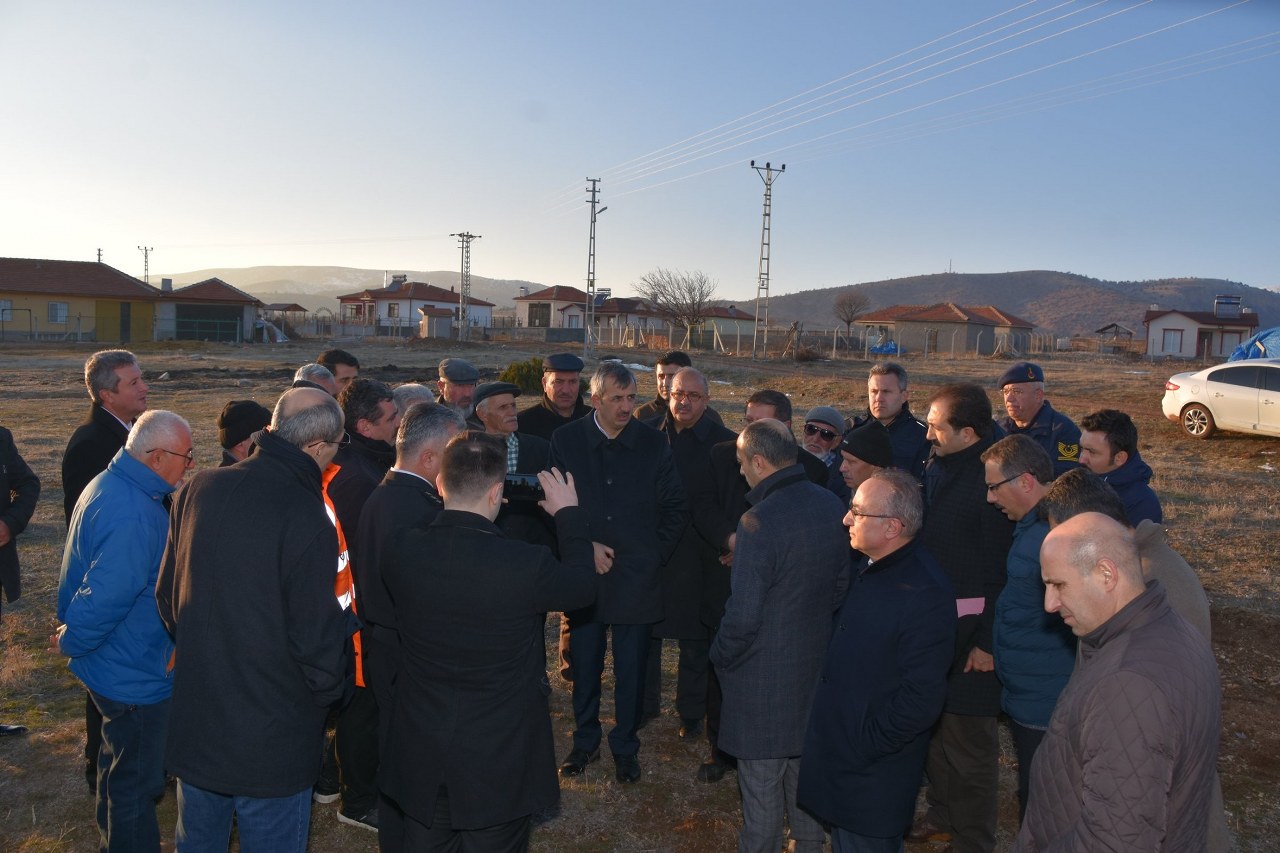 Vali Sezer “ Köyde bizim, Karayolları da bizim…”