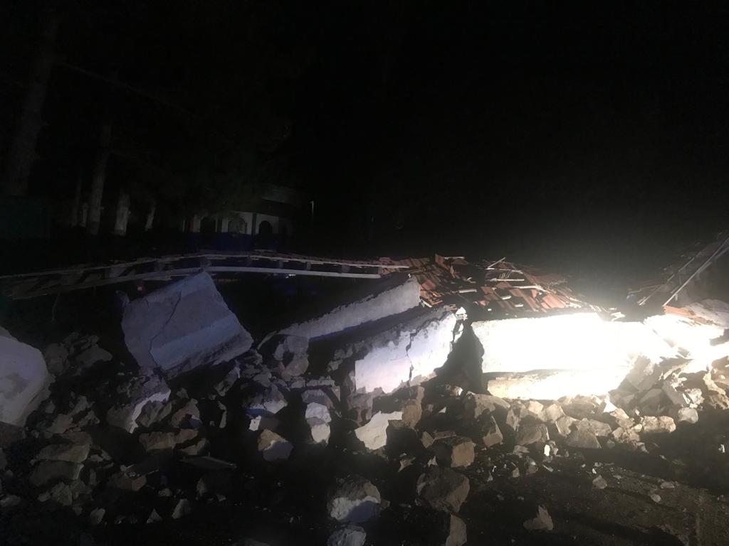 Türbe giriş duvarının çökmesi sonucu 2 kadın yaralandı