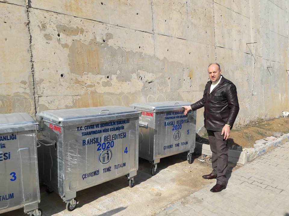 Konteynerleri Başkan Tekin dağıttı