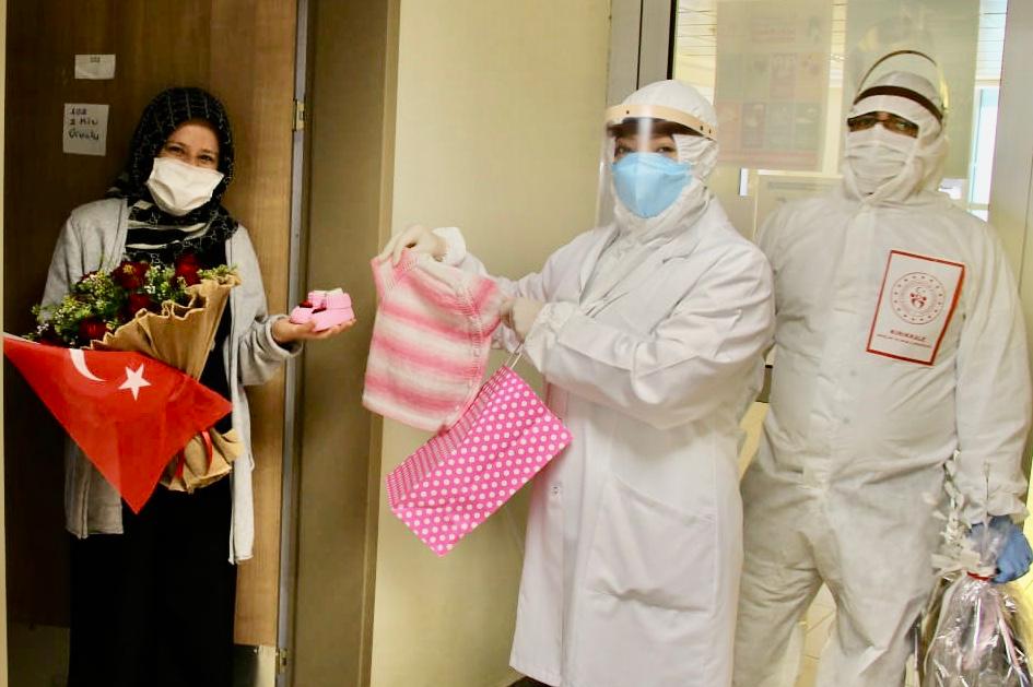 Karantina’da Bebeğinin Cinsiyetini Öğrendi