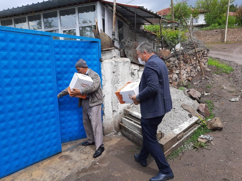 AK Parti Yahşihan İlçe Teşkilatı İhtiyaç Sahiplerine Ulaşıyor