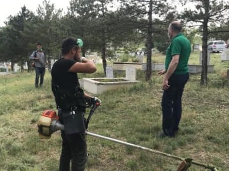 Bahşılı’da Mezarlıklara Bakım Yapıldı