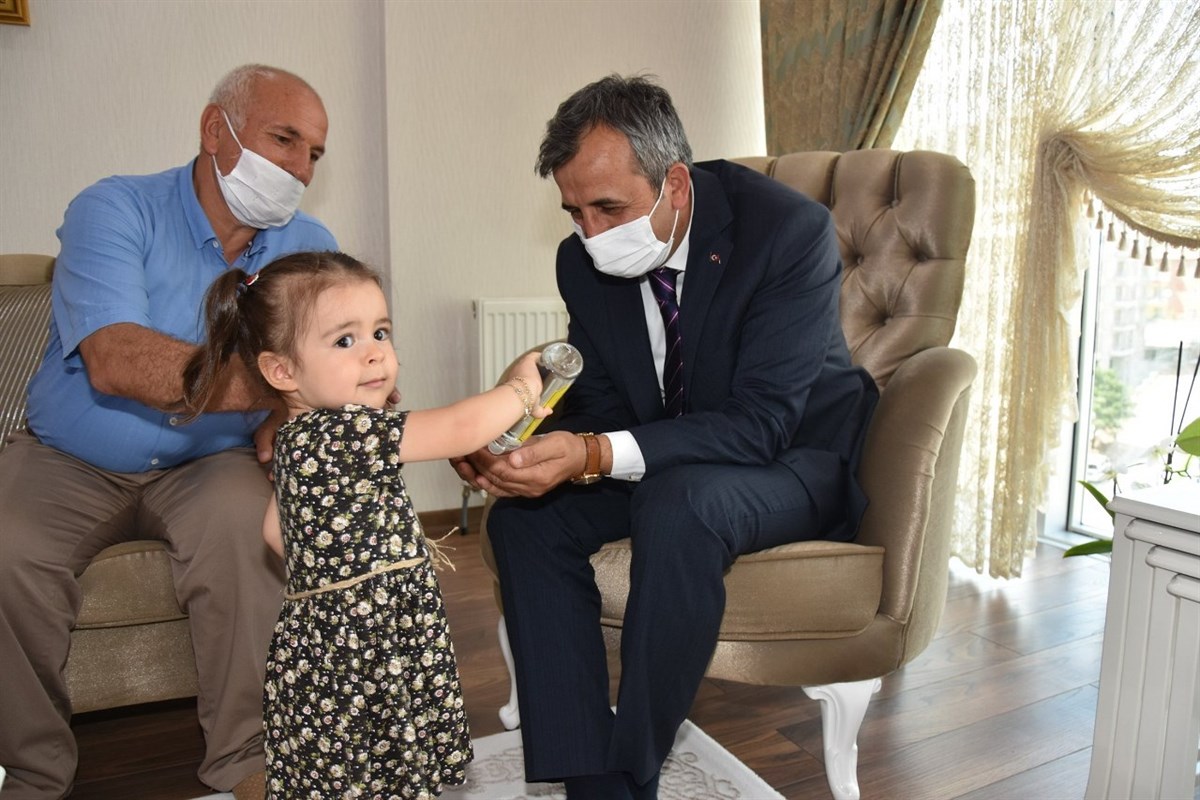 Vali Yunus Sezer 15 Temmuz Şehit Ailelerini ve Gazimizi Ziyaret Etti