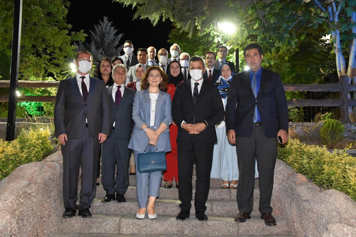 Vali Sezer’den Mülki Amirlere Veda Yemeği