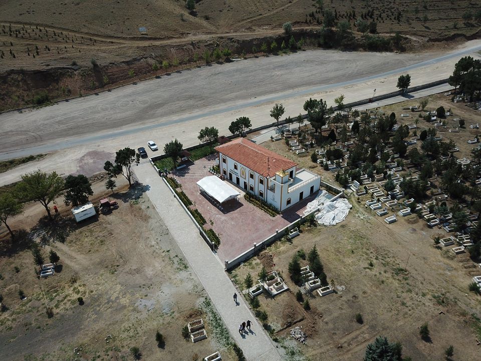 Yahşihan Mezarlığı Bayrama Hazır