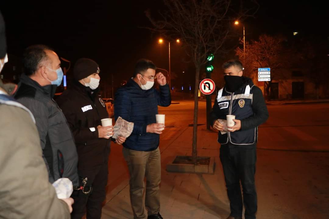 Kırıkkale Belediyesinden Polislere Sıcak Çorba İkramı
