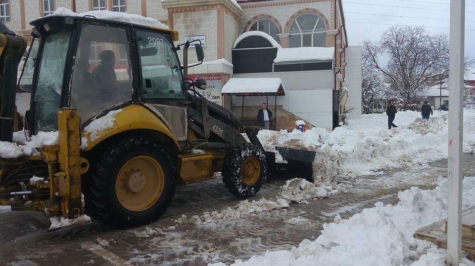 Bahşılı Kar’la Mücadele Ediyor