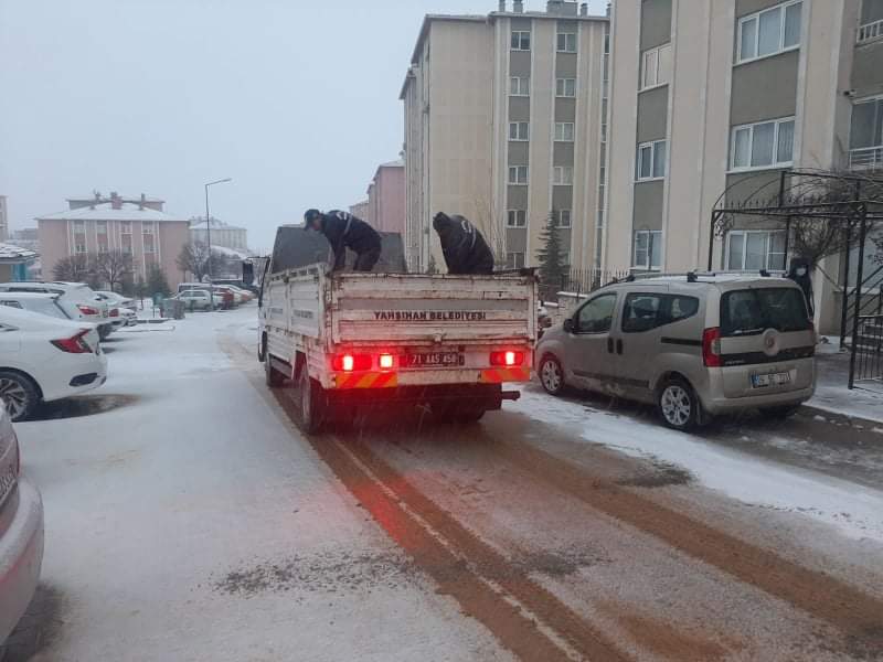 Yahşihan da Kar Yağışına Kesintisiz Müdahale