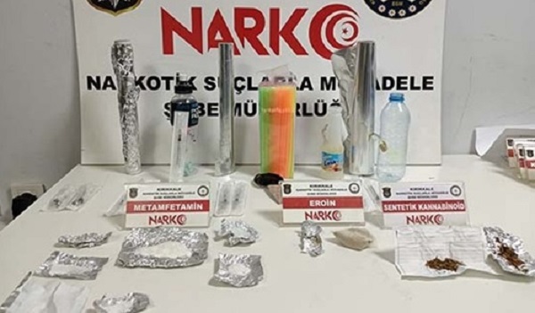 Emniyet Zehir Tacirlerine Geçit Vermiyor 4 Gözaltı