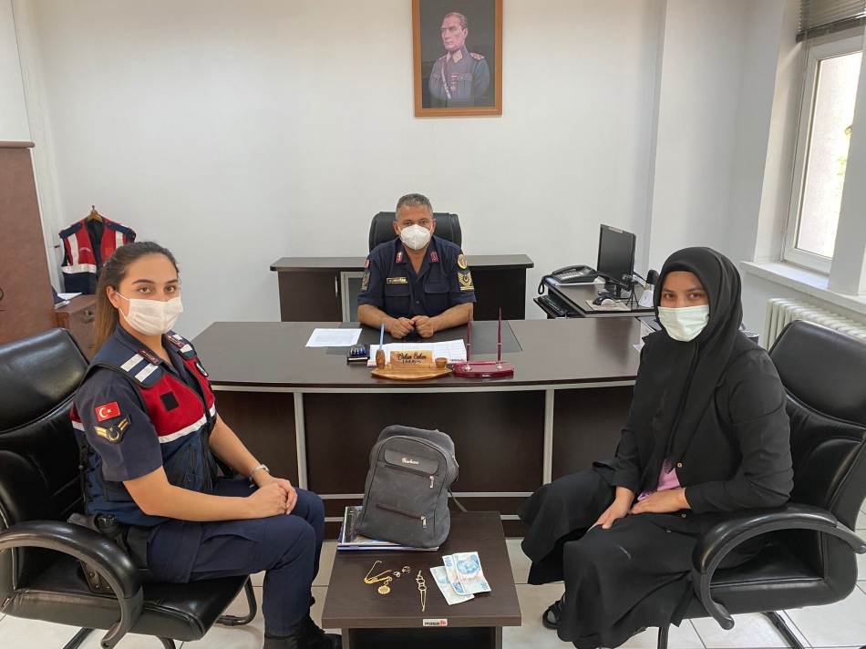 Jandarma Kırıkkale’de Kaybolan Çantayı Elazığ’da Buldu