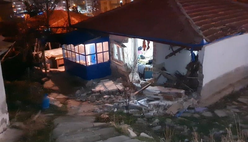 Kırıkkale’de Bir Evde Tüp Patlaması Sonucu Baba ve Oğul Yaralandı