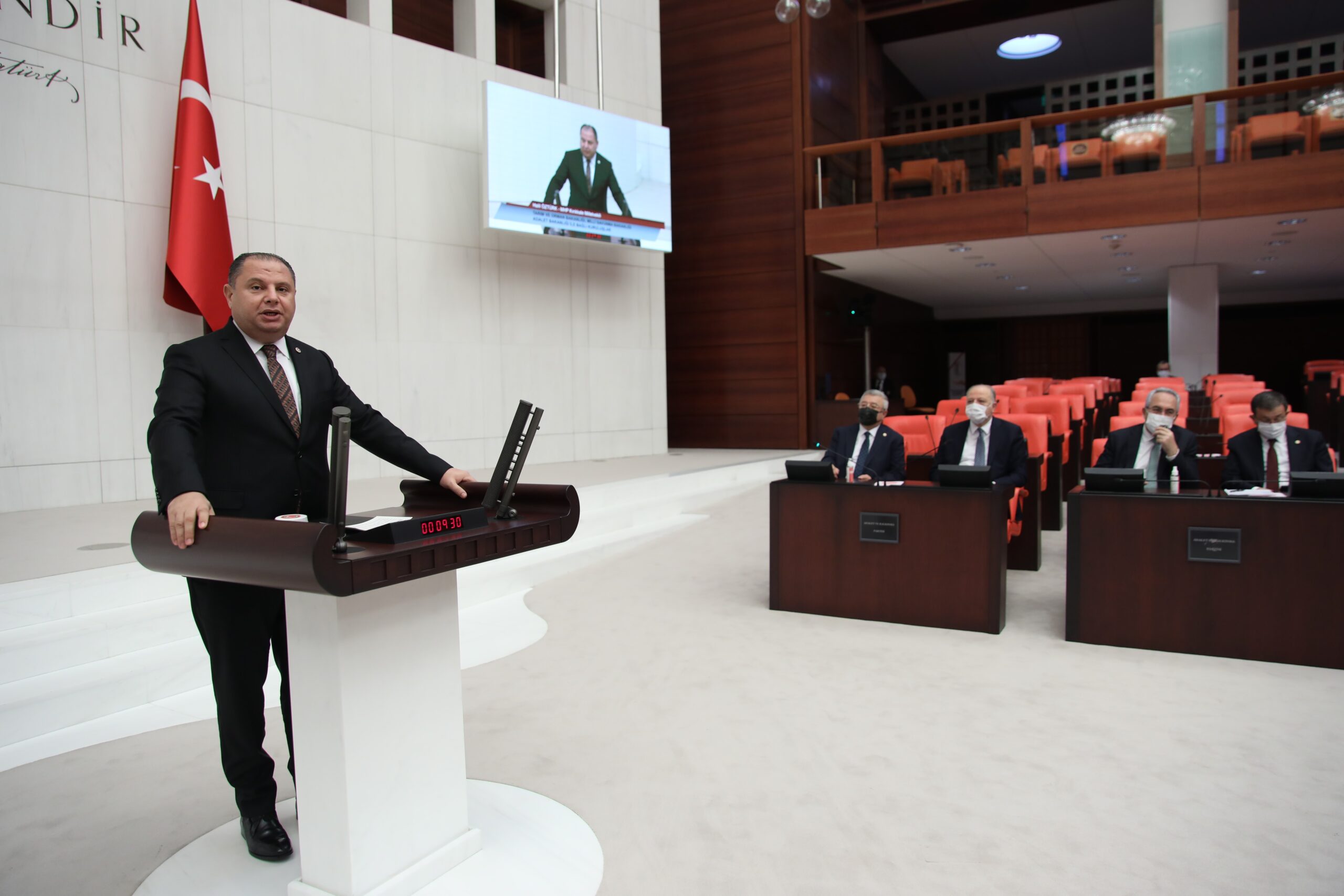 MHP’li Öztürk Genel Kurul’da Adalet Çalışanlarının Sesi Oldu