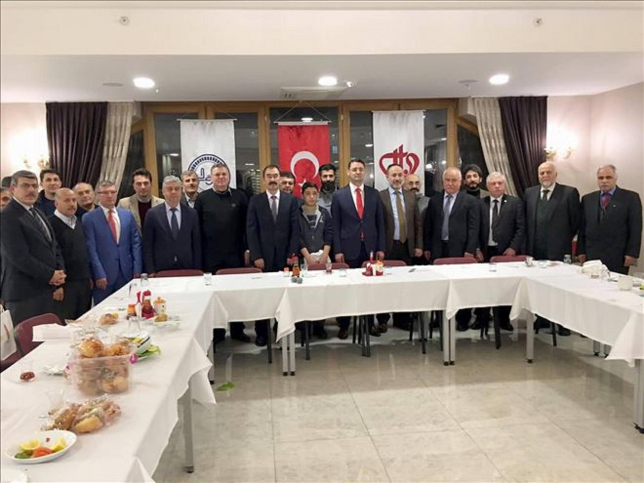 KAHRAMANMARAŞLILAR YEMEKTE BİRARAYA GELDİ
