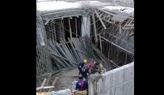 Göçük altında kalan işçi yaralandı