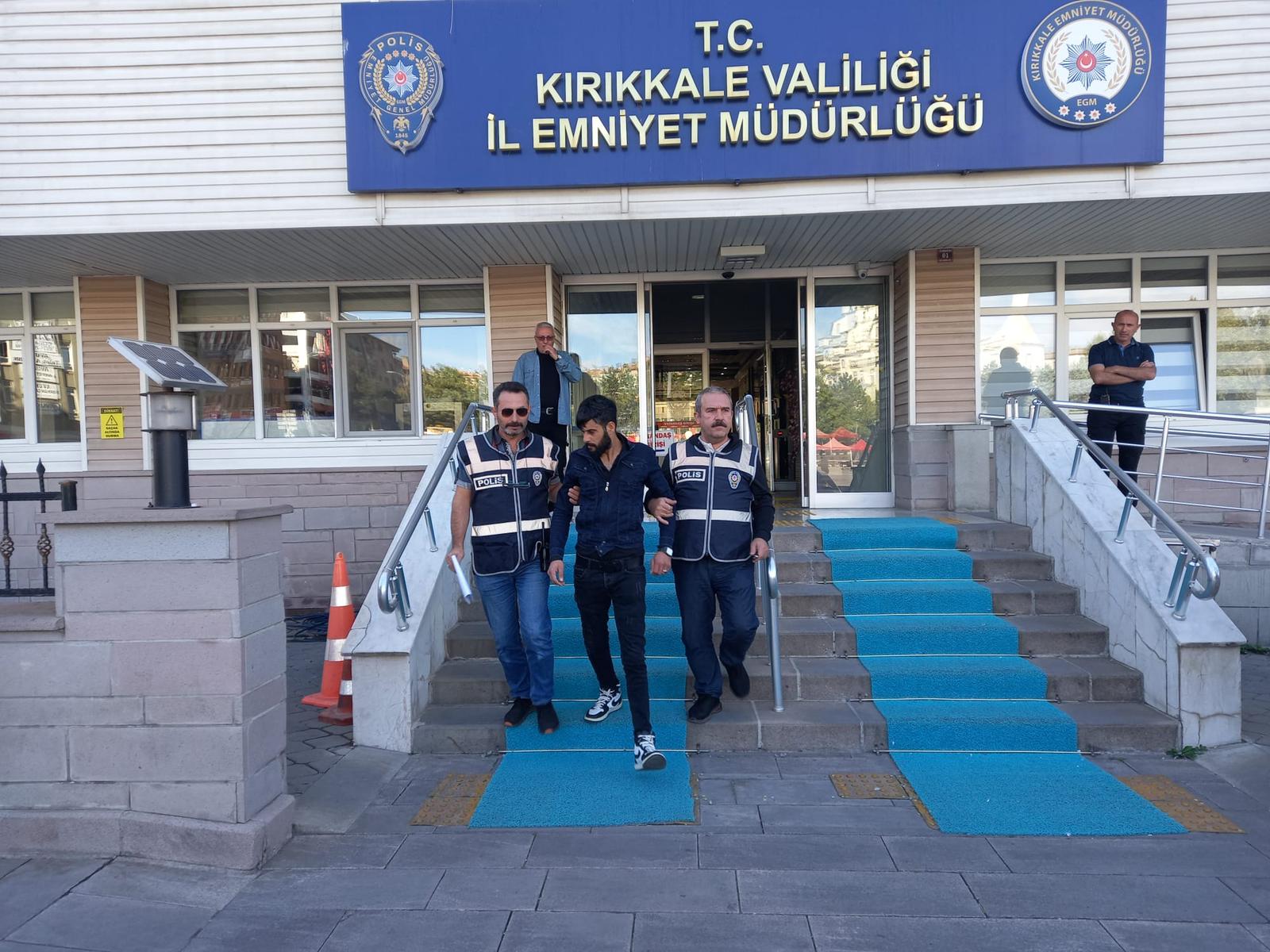 Kamu kurum ve kuruluşlarını aşağılayıcı paylaşım yapan şüpheli yakalandı