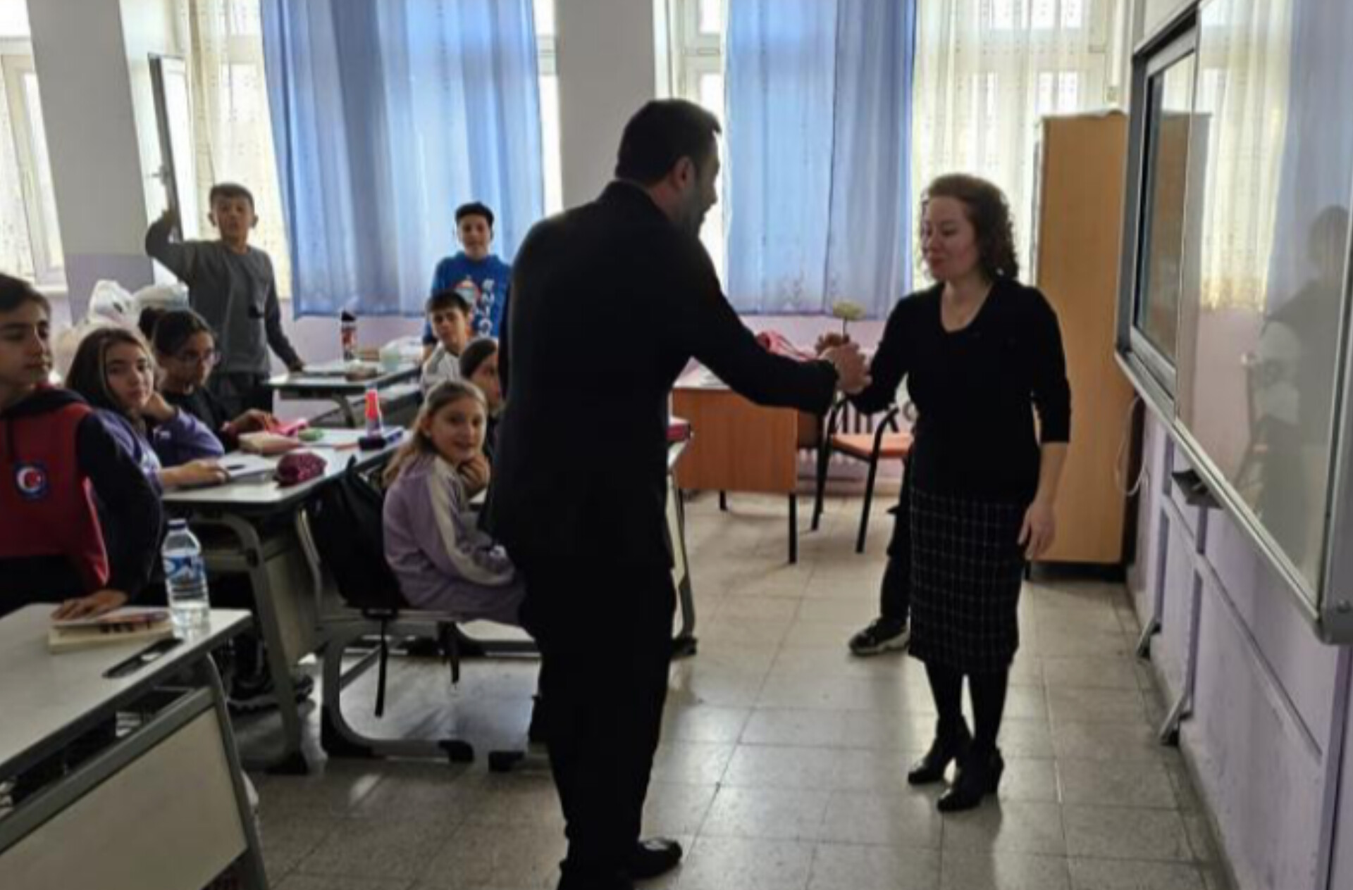 Güldüren Öğretmenleri unutmadı