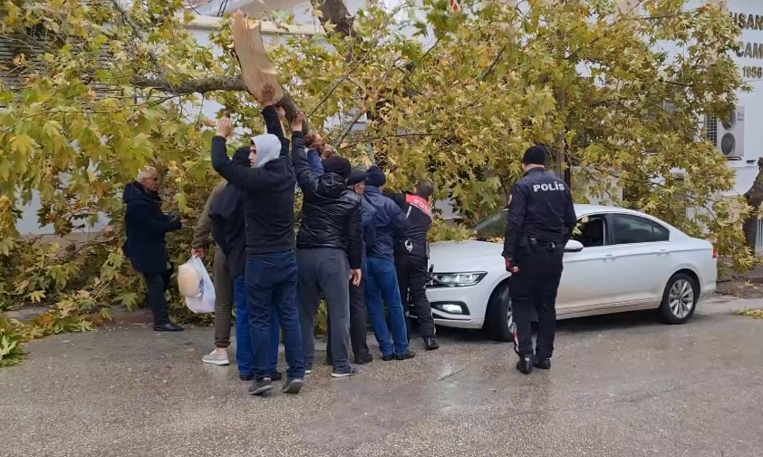 Kırıkkale’de fırtına etkili oldu