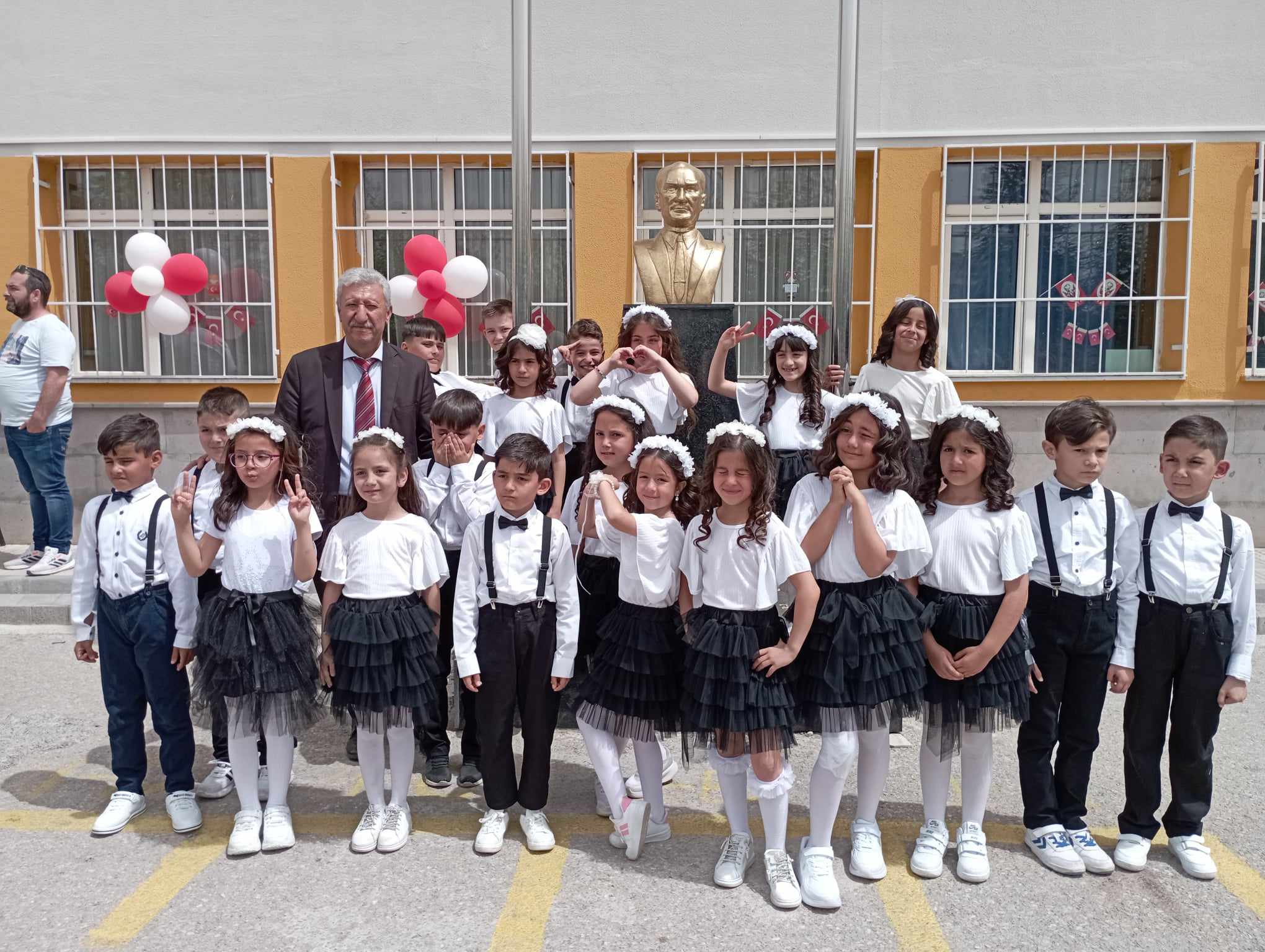 Miniklerin 23 Nisan coşkusu
