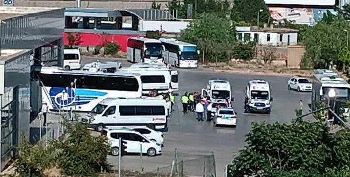Kırıkkale’de otobüs terminal peronundan içeri girdi 2 yaralı