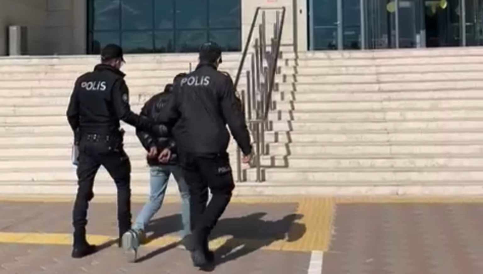 Kırıkkale’de üniversite öğrencileri burs ve iş vaadiyle rahatsız eden şahıs tutuklandı