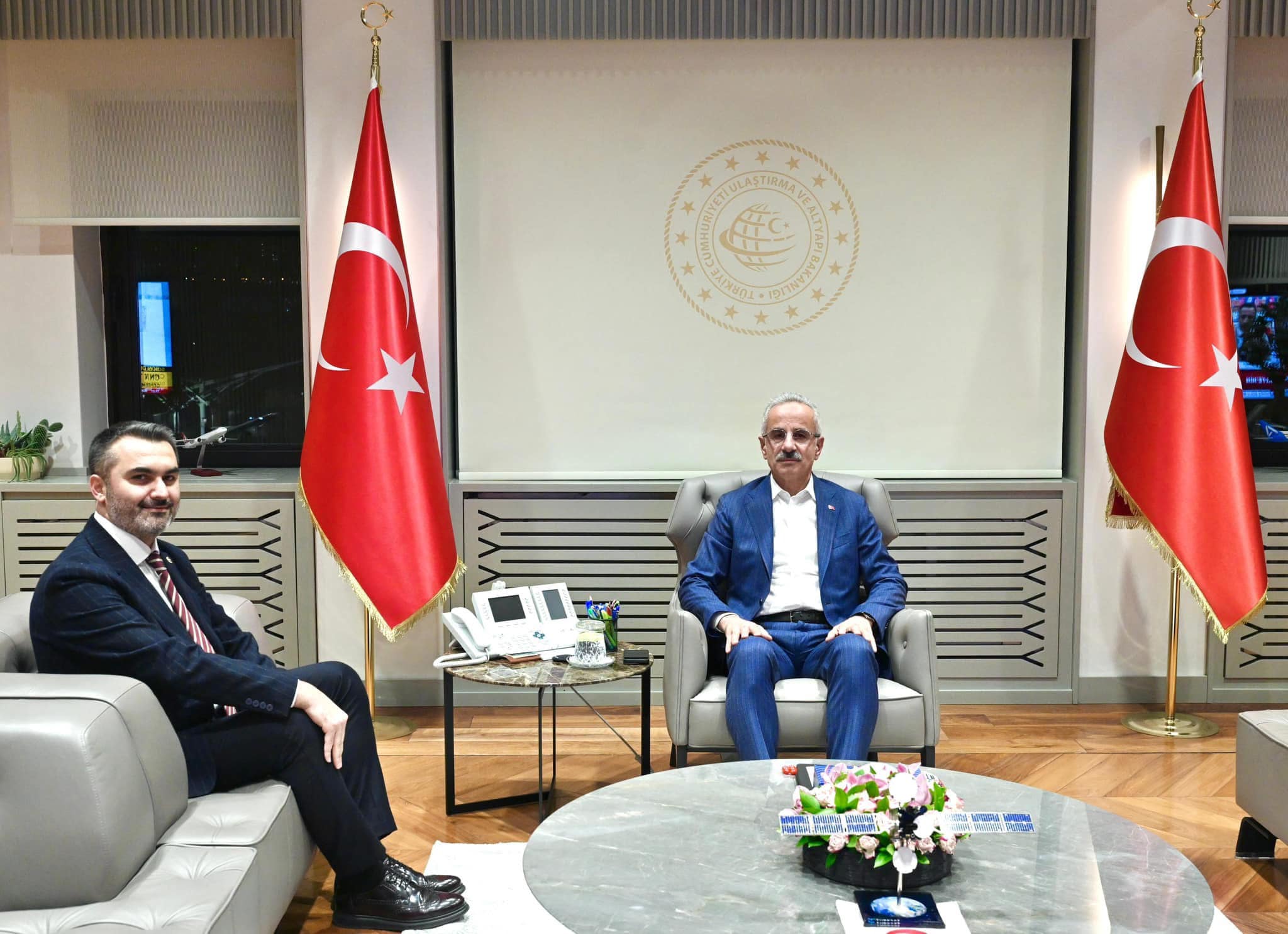 Kaplan Ulaştırma Bakanı ile Projeleri Görüştü