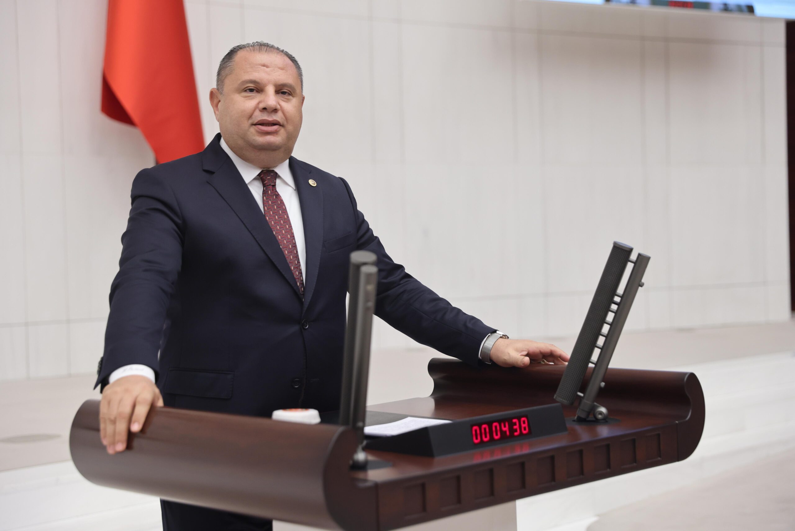 Öztürk “Fikret Karabudak Stadı Acilen Yenilenmeli”