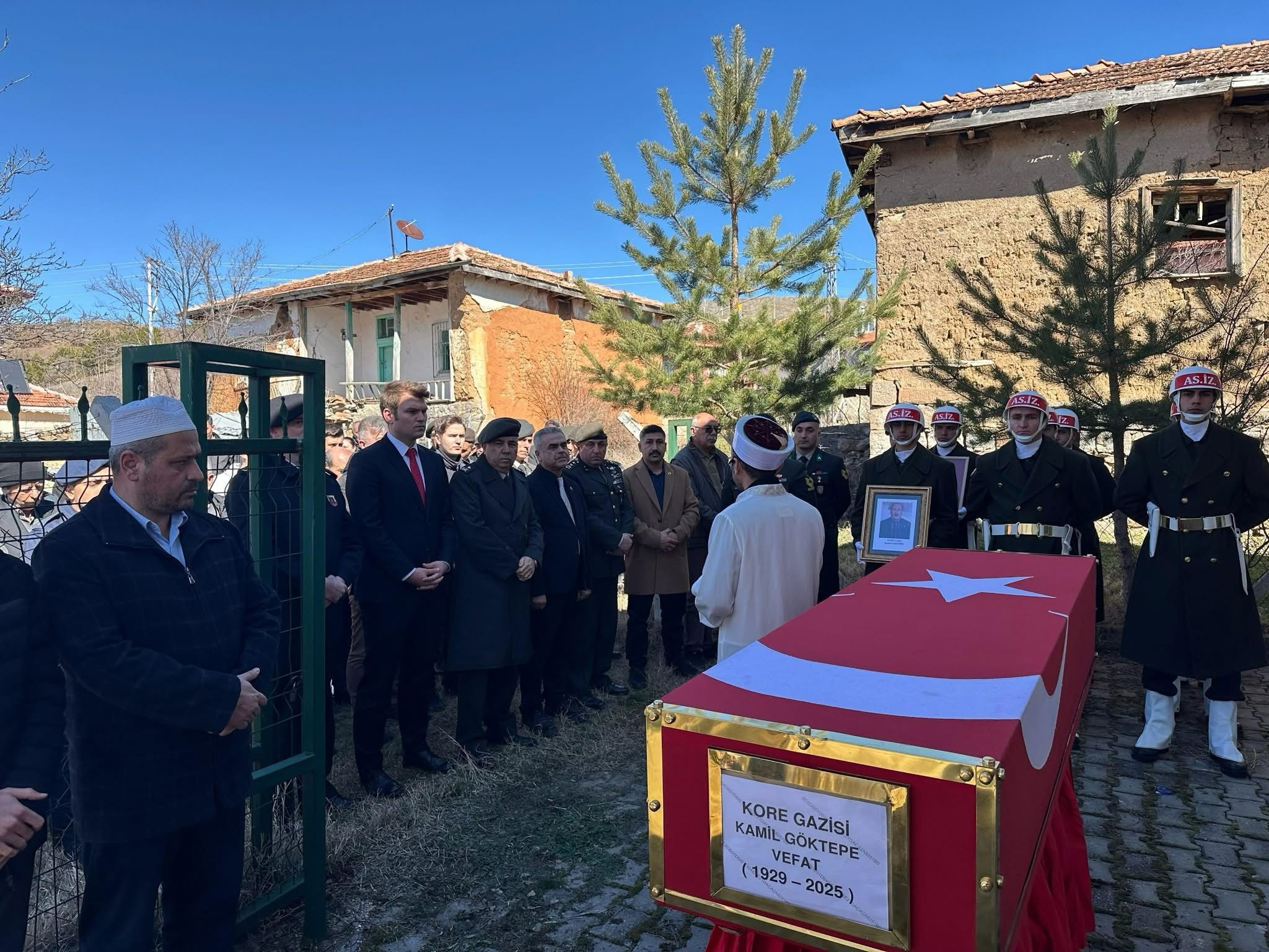 Kore Gazisi Kamil Göktepe, Son Yolculuğuna Uğurlandı