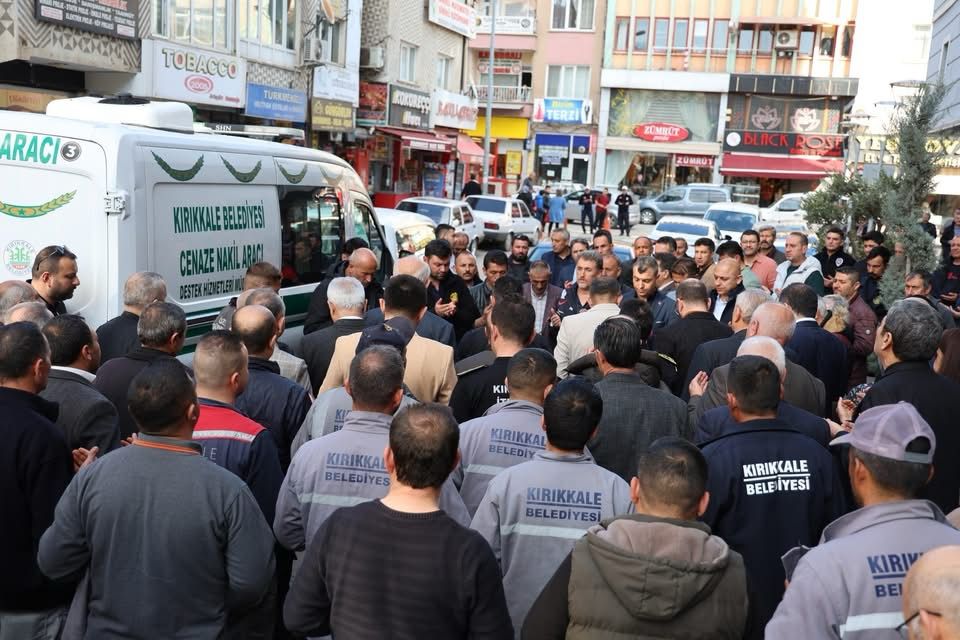 Görevi Başında Hayatını Kaybeden temizlik İşçisine Belediye önünde Veda